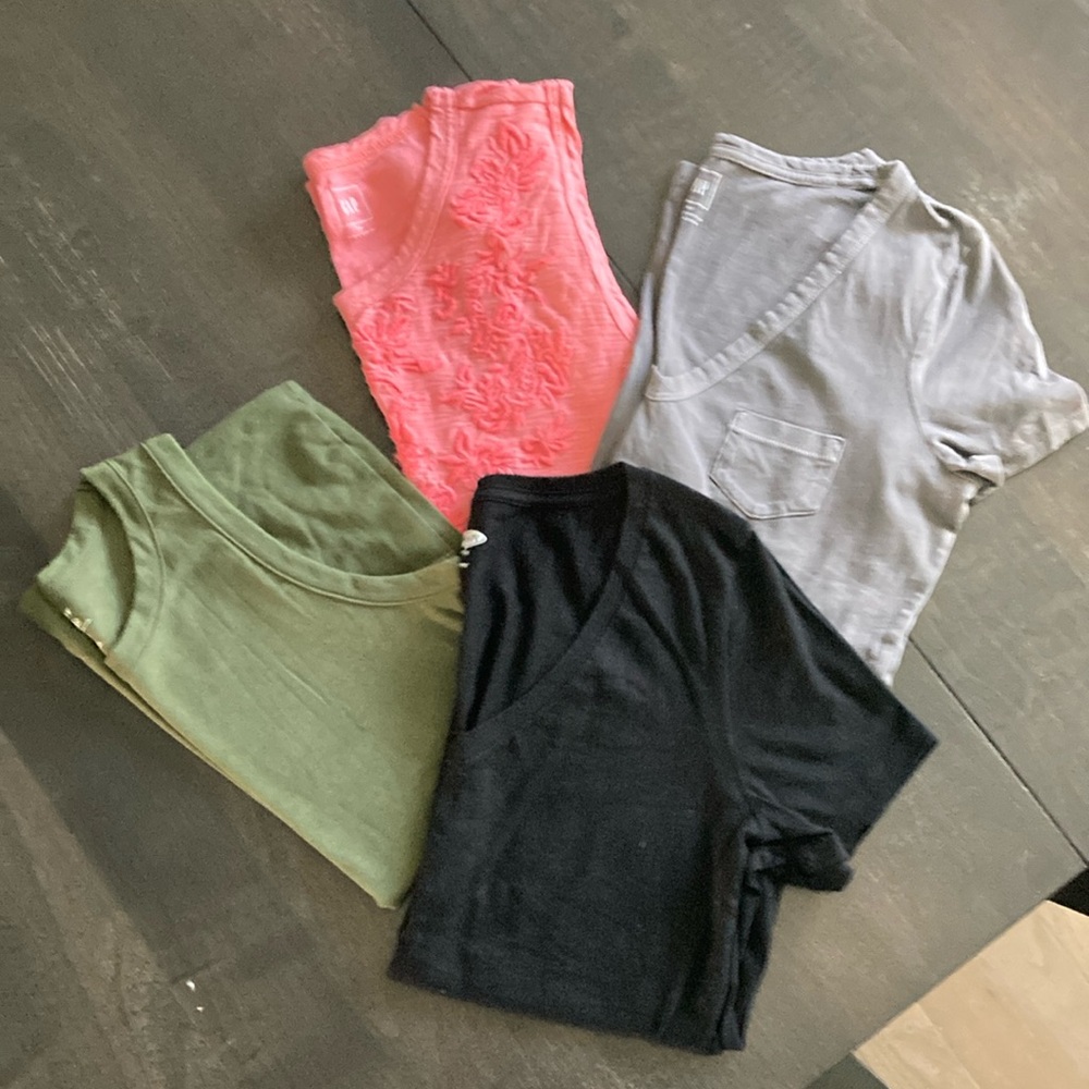 Lot of 4 Old Navy Tops Tanks T-Shirts  size XS